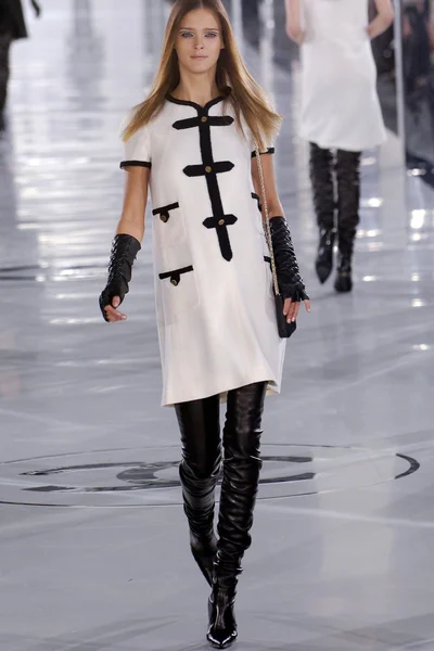 Look 9